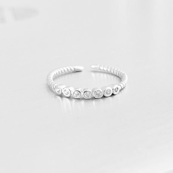 Sterling Silver 7 Tiny CZ Toe Ring, Dainty Rings, Midi Ring, Stackable Jewelry - Picture 7 of 8